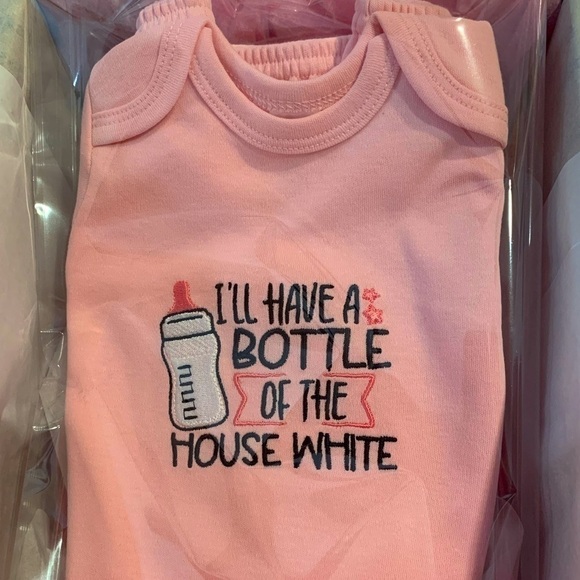 Adorable💖brand NEW Infant gown - Picture 3 of 3